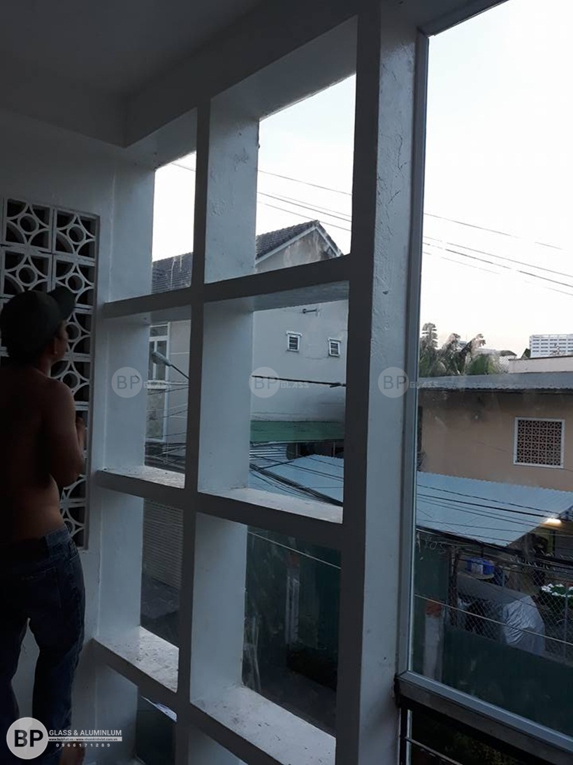 Vách nhôm kính mặt tiền công trình quận thủ đức